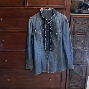 Women’s Denim Ruffle Shirt Jacket size XL